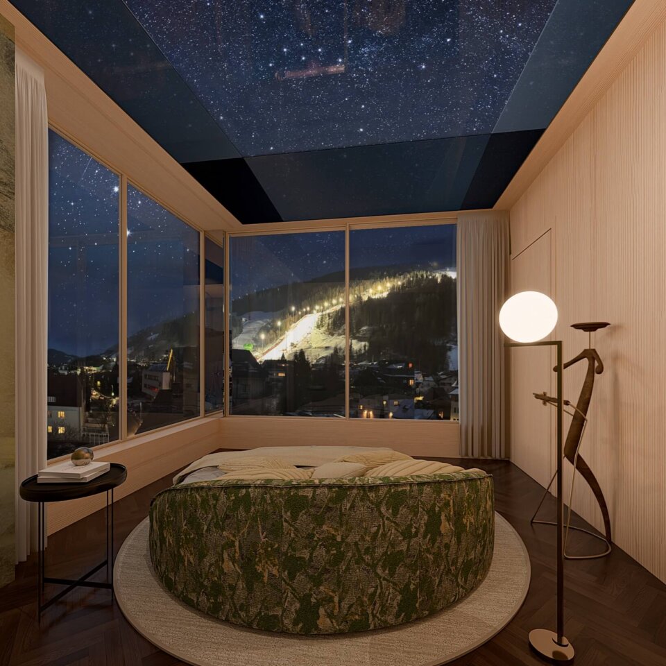 Sternenzimmer mit Glasdach im Hotel nōa Schladming mit Panoramafenstern, Rundbett und Aussicht auf die berühmte Skipiste
