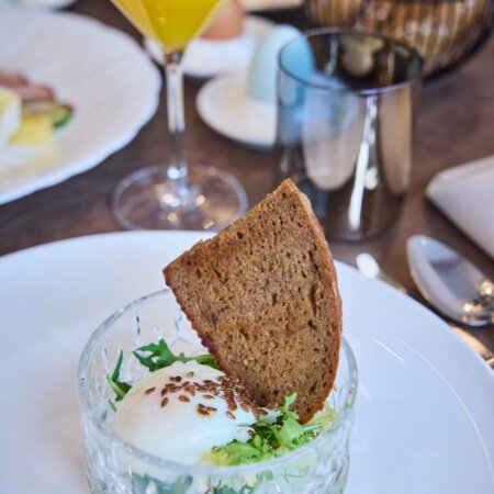 Serviertes Frühstück im Hotel nōa Schladming