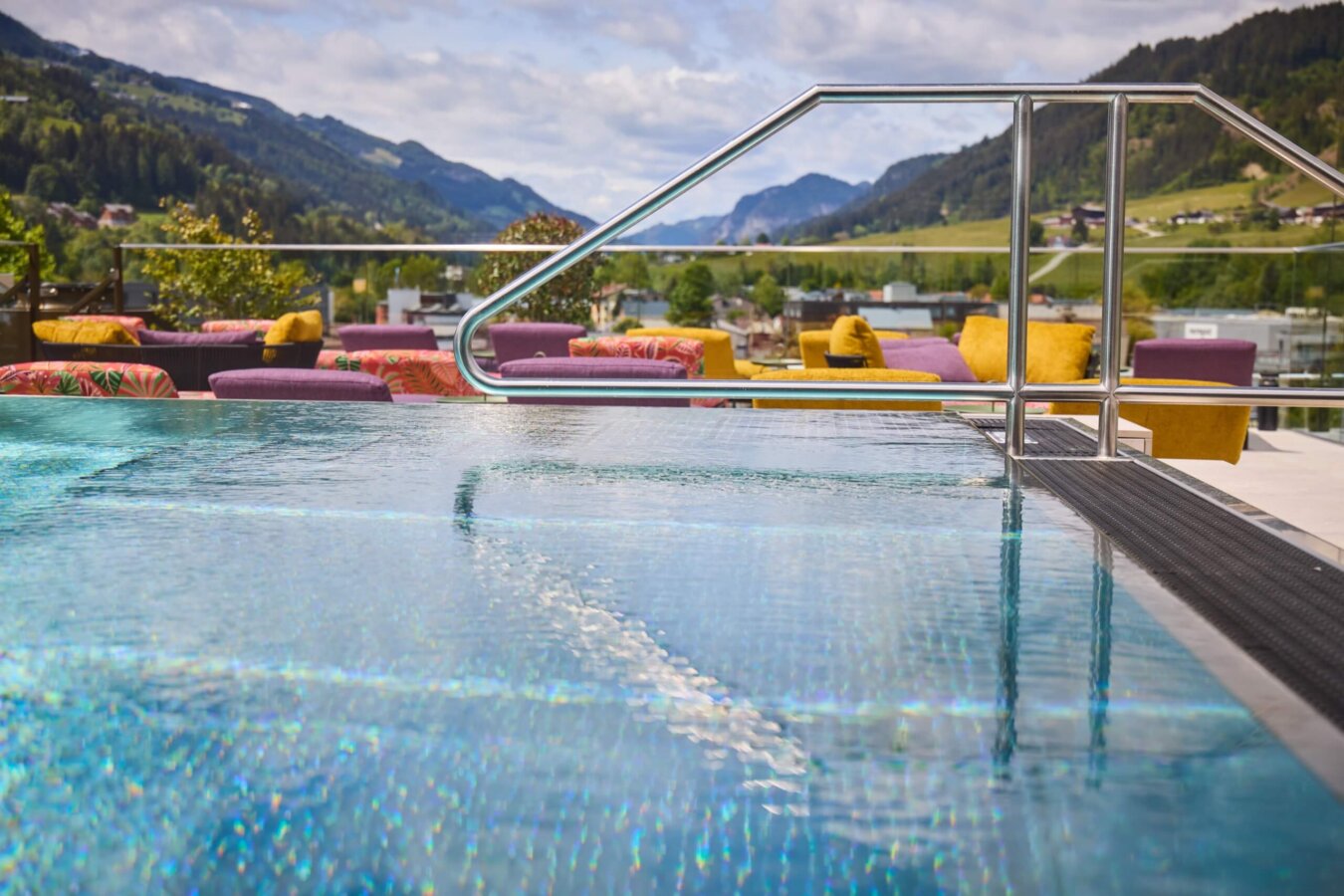Pool am Rooftop mit wunderschönem Panoramablick auf Schladming, nōa Schladming