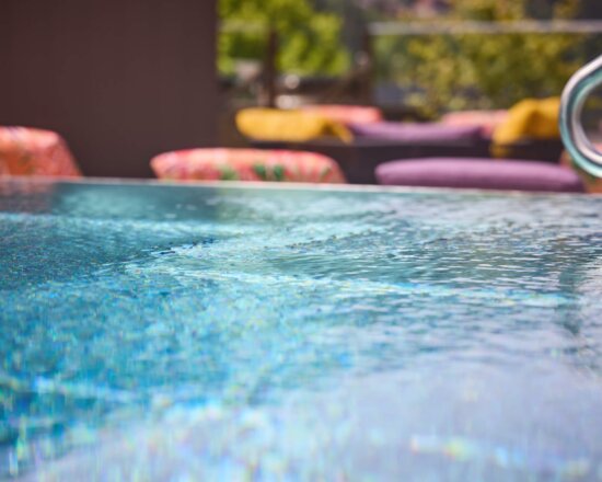 Pool am Rooftop mit wunderschönem Panoramablick auf Schladming, nōa Schladming