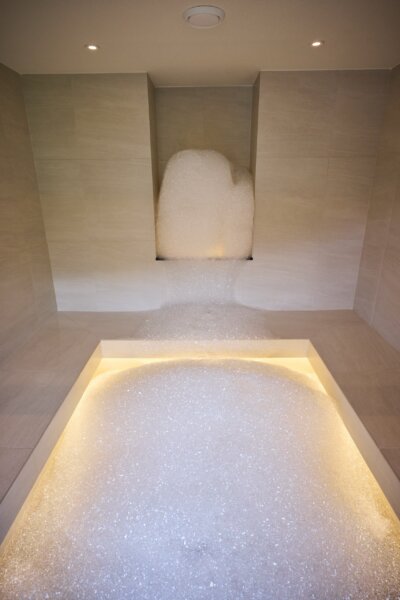 Schaumdampfbad im Hotel nōa Schladming