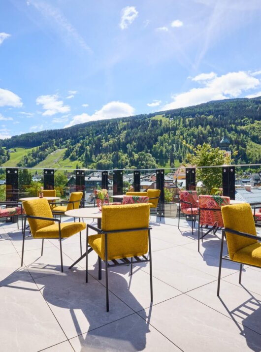 Panoramaaussicht von der Rooftop-Terrasse im nōa Schladming