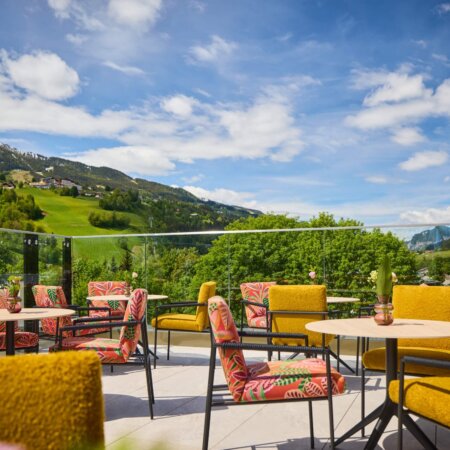 Panoramaaussicht von der Rooftop-Terrasse im nōa Schladming