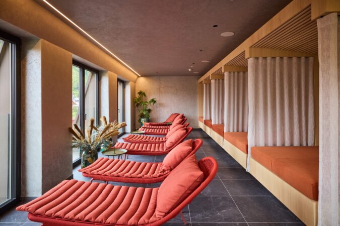Liegen und Ruhebetten im Relax Rooftop-Spa im Hotel nōa Schladming