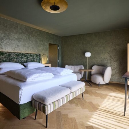 Suite mit Sitzbereich, Bar und Arbeitstisch