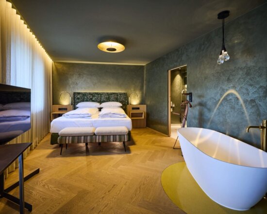 Suite, Doppelzimmer mit freistehender Badewanne